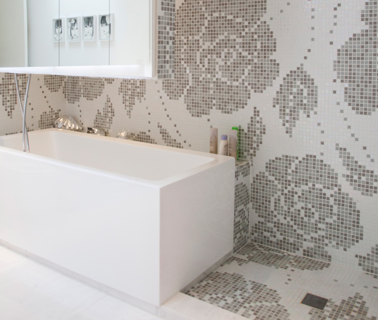 The kids’ bathrooms feature a rose motif Bisazza mosaic from Stone Tile. Tub by Wetstyle from Roman Bath Centre.