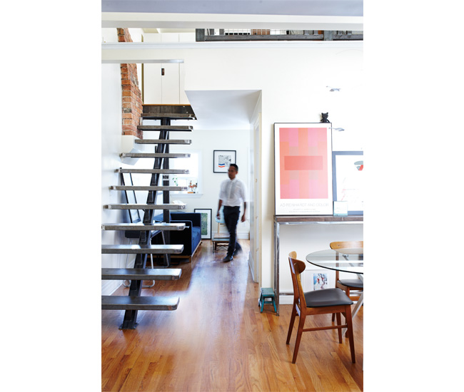 Above his studio, Gregorio’s living space is a computer-free zone. Leading to the bedroom, the open-tread steel staircase doubles as extra seating for guests. 