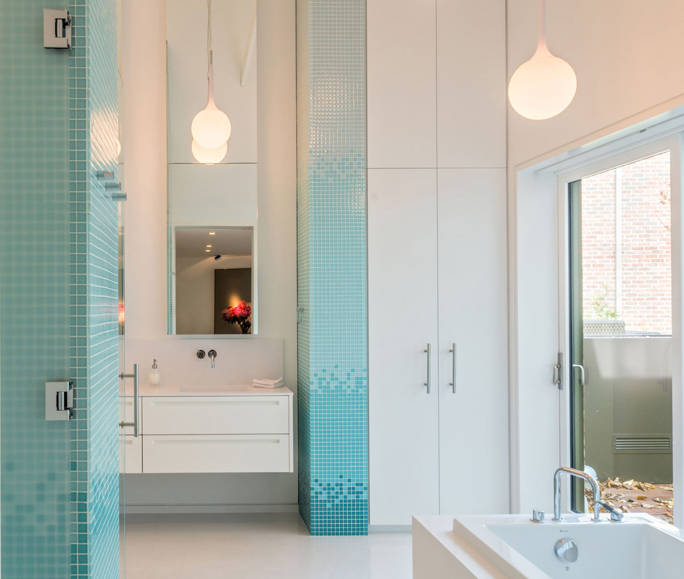 Bathroom reno inspired by luxury hotels - architect Cindy Rendely