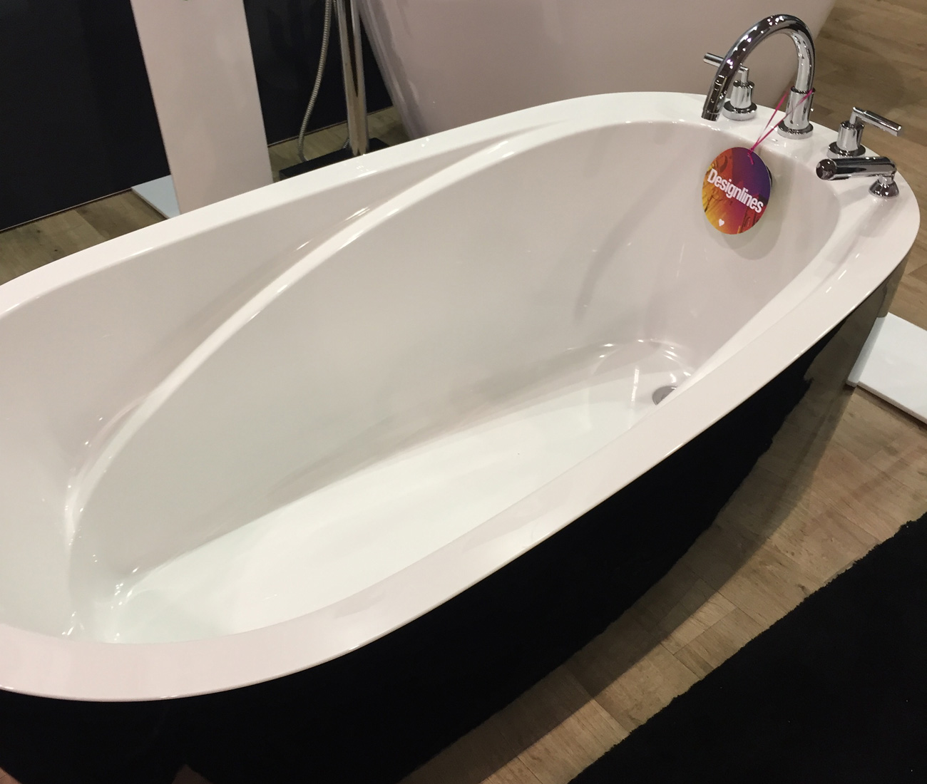 Vapora by Neptune. Have a small bathroom? The freestanding Vapora tub by Quebec-based Neptune comes in Petite as well as Grande. We love its range of colour options and soft, enveloping curves.