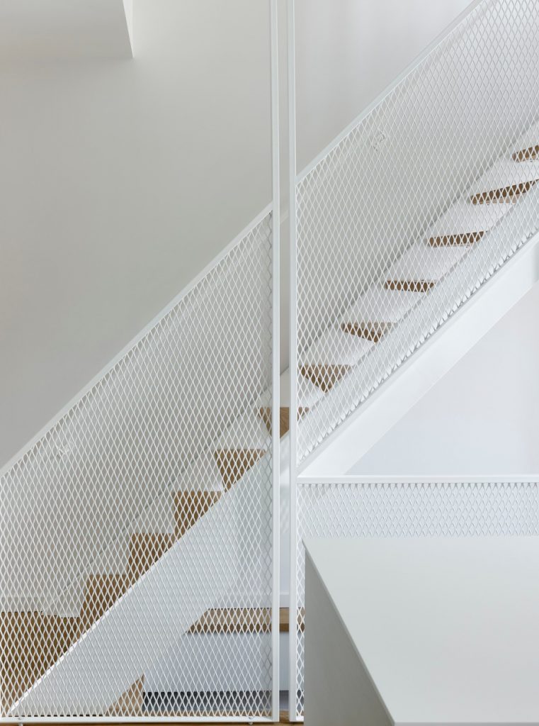 Meshed grate - Stairs