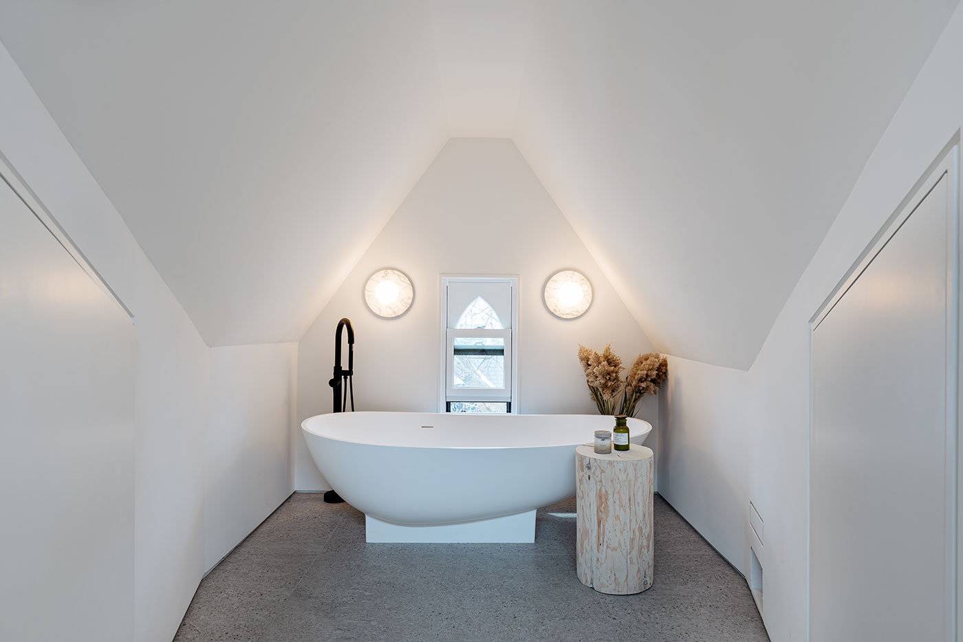 Freestanding bathtub - Boswell House by Wayback Architects