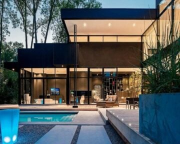 Modern house using Bigfoot Door & Windows