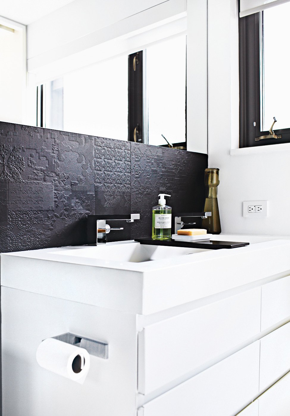 Matte black Déchirer tiles