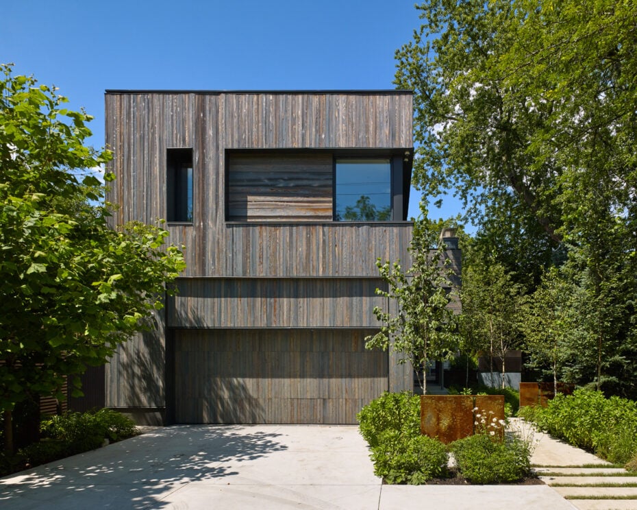 Superkül Oakville House - charred wood siding