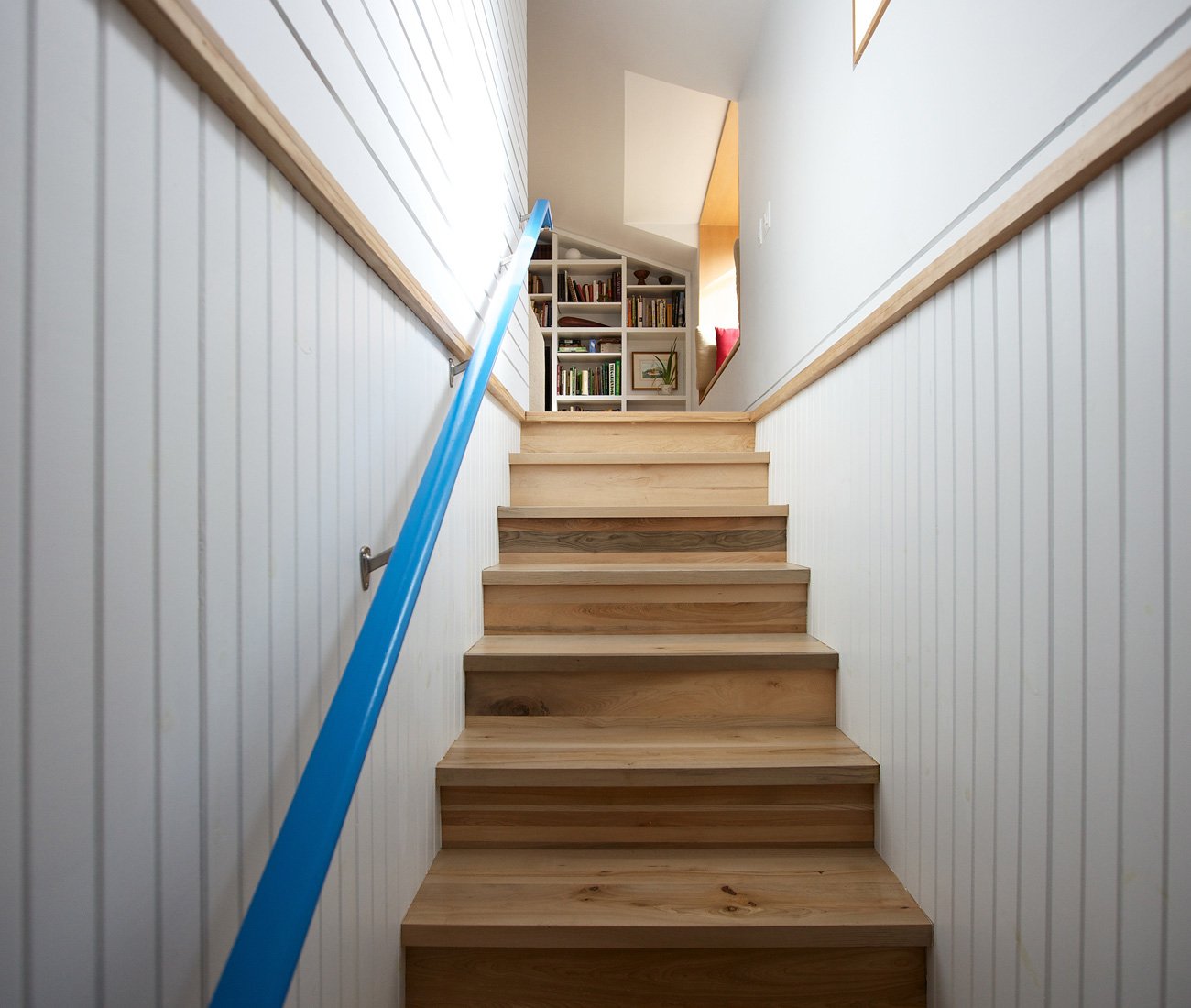 Narrow bungalow stairs
