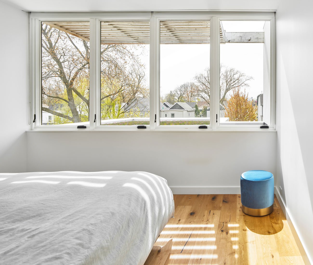 Outdoor view from a bedroom wit a cantilever pergola - Works Office of Brian O'Brian Architect