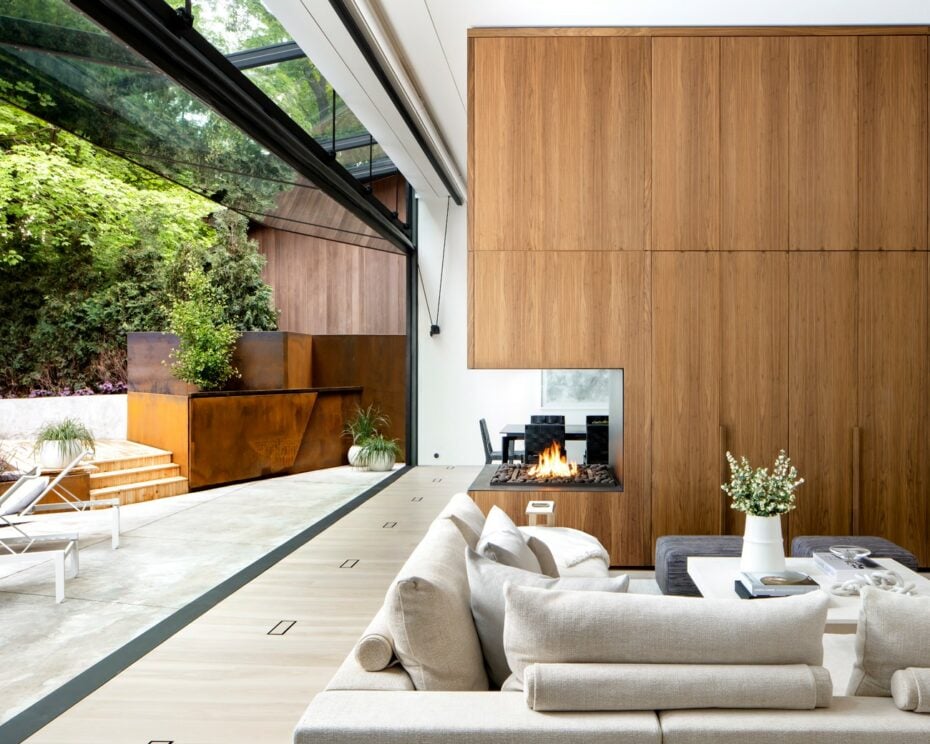 Nicholas Ancerl hangar House - door design