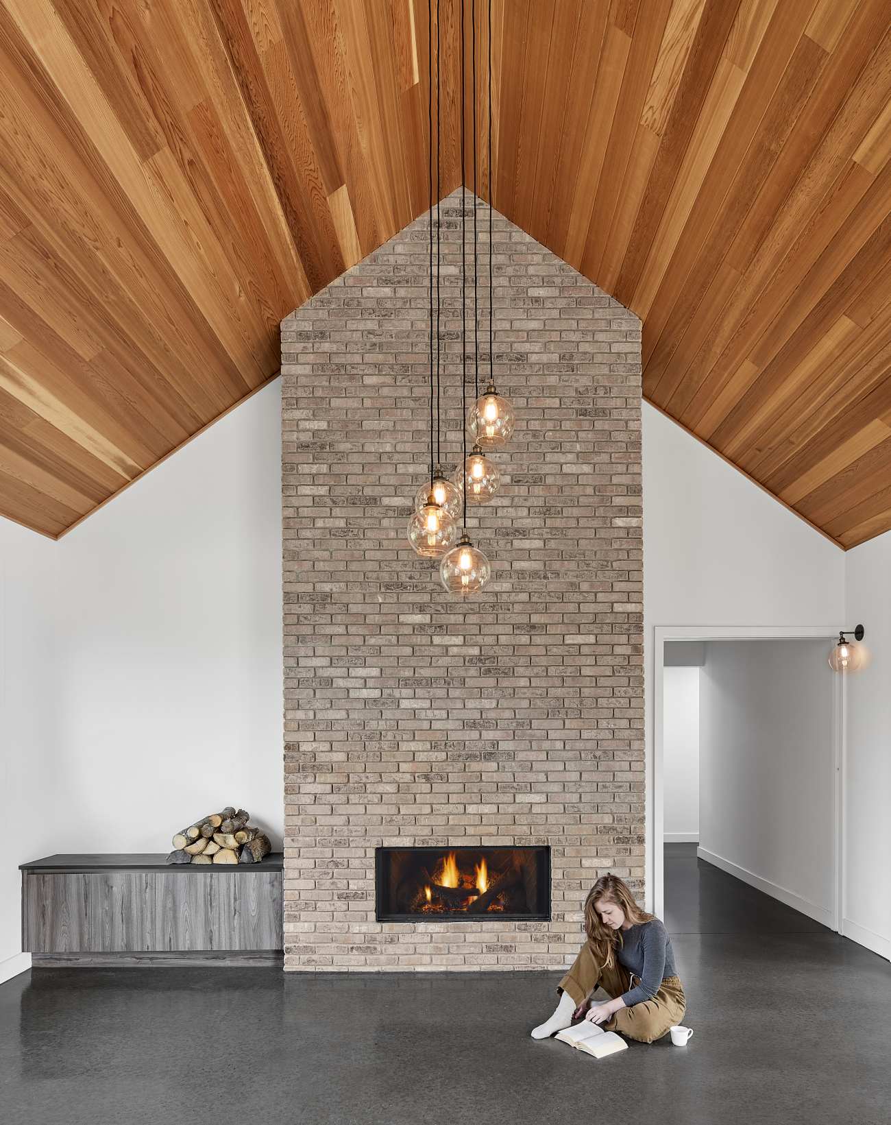 Interior design of a farmhouse in Prince Edward County by Solares Architecture