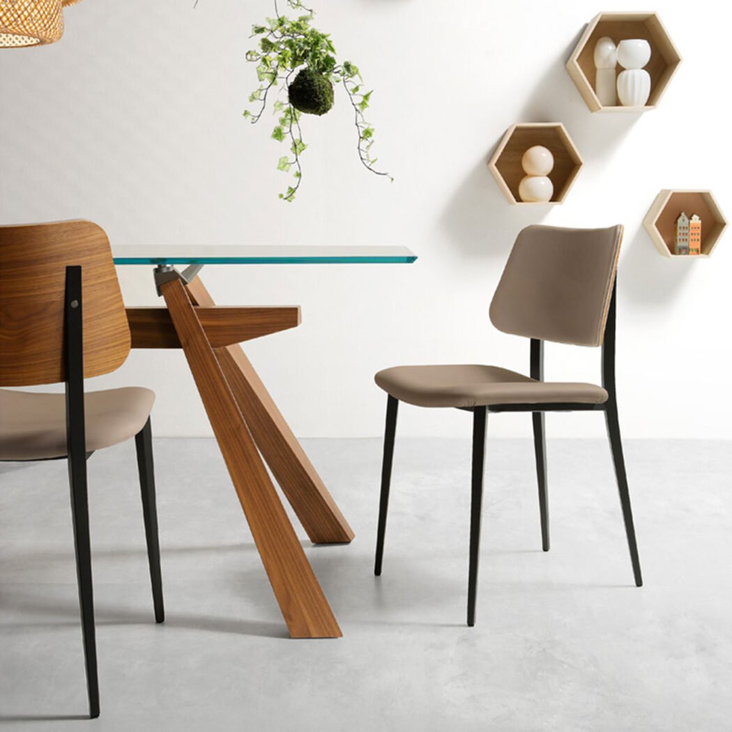 dining table with modern chairs from Palazzetti