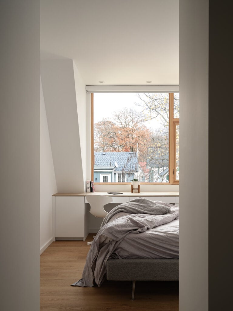  Bedroom with integrated storage