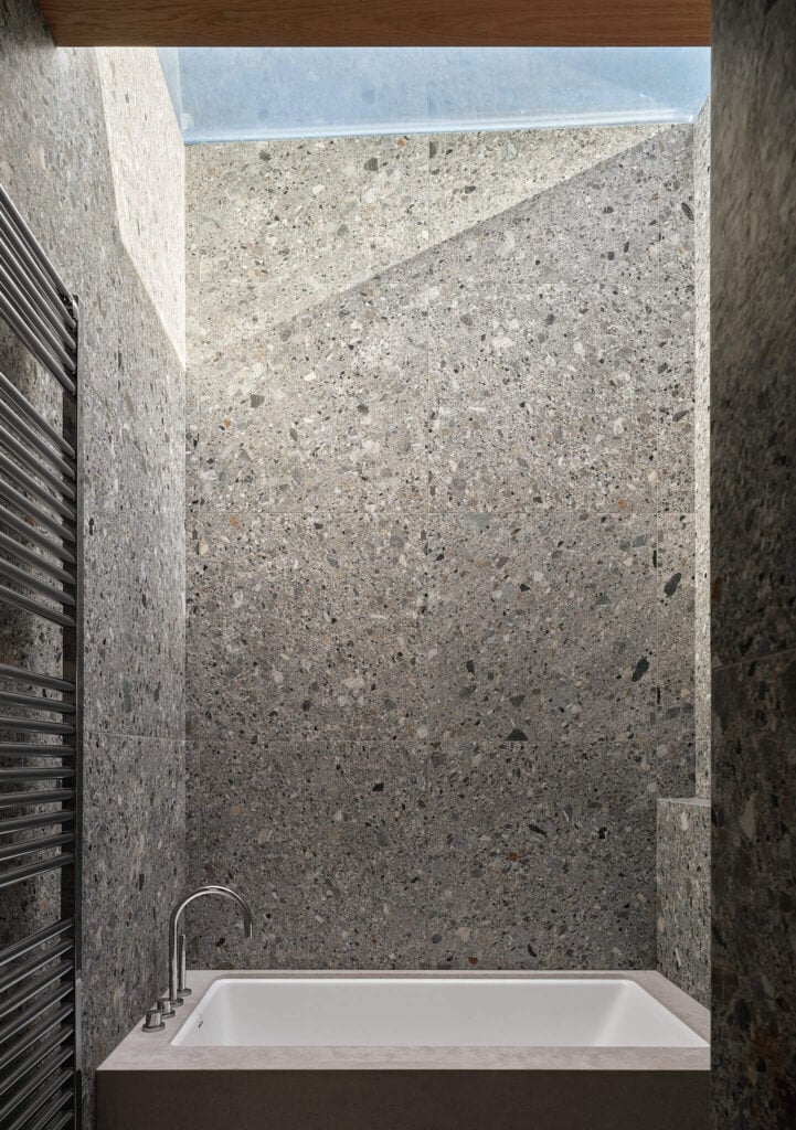 Odami Beaches House: Bathroom Skylight