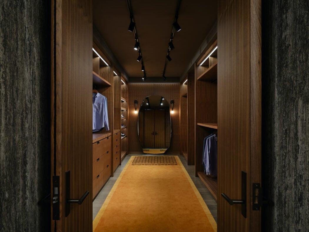 Niagara-on-the-lake, principal bedroom closet