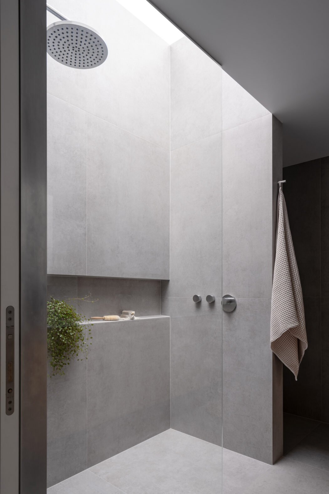 Peekaboo House Ensuite