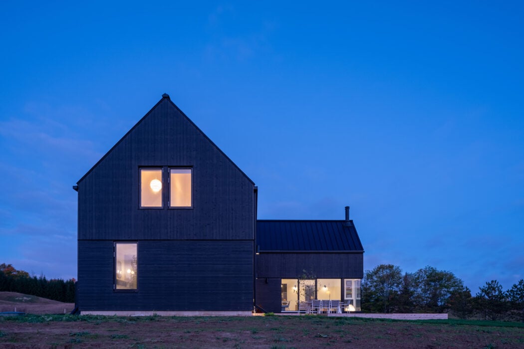 Sommerhus in the night.