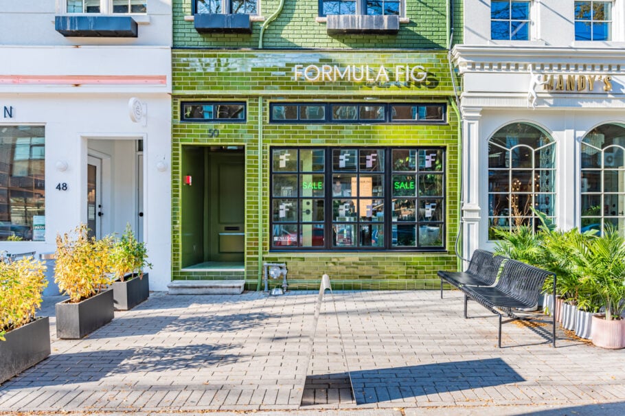 Ossington Avenue, Hullmark