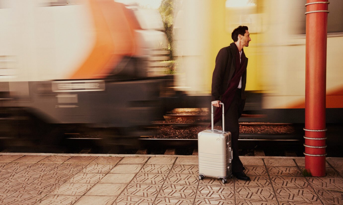 Travel Accessories Guide - Packing Checklist