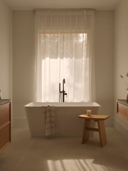 ensuite bathtub