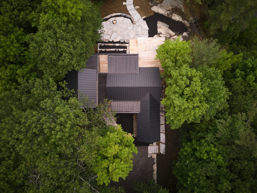 Muskoka Cabin by Daymark Design Inc.