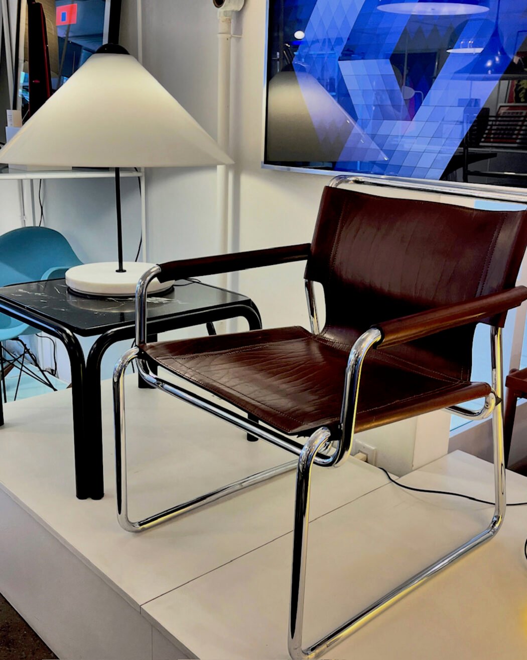 vintage furniture Shopping in Trinity Bellwoods, Toronto